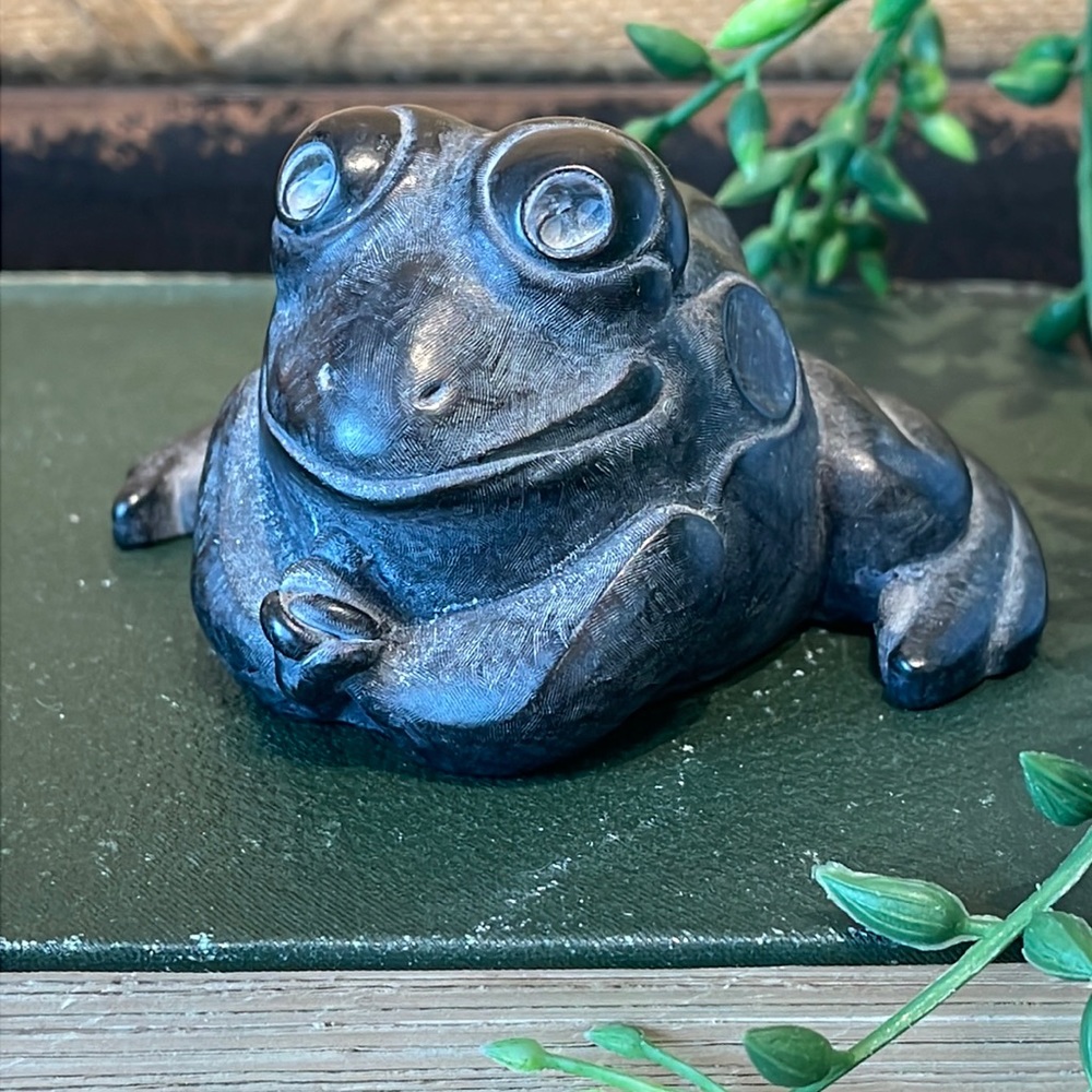 Boma frog figurine